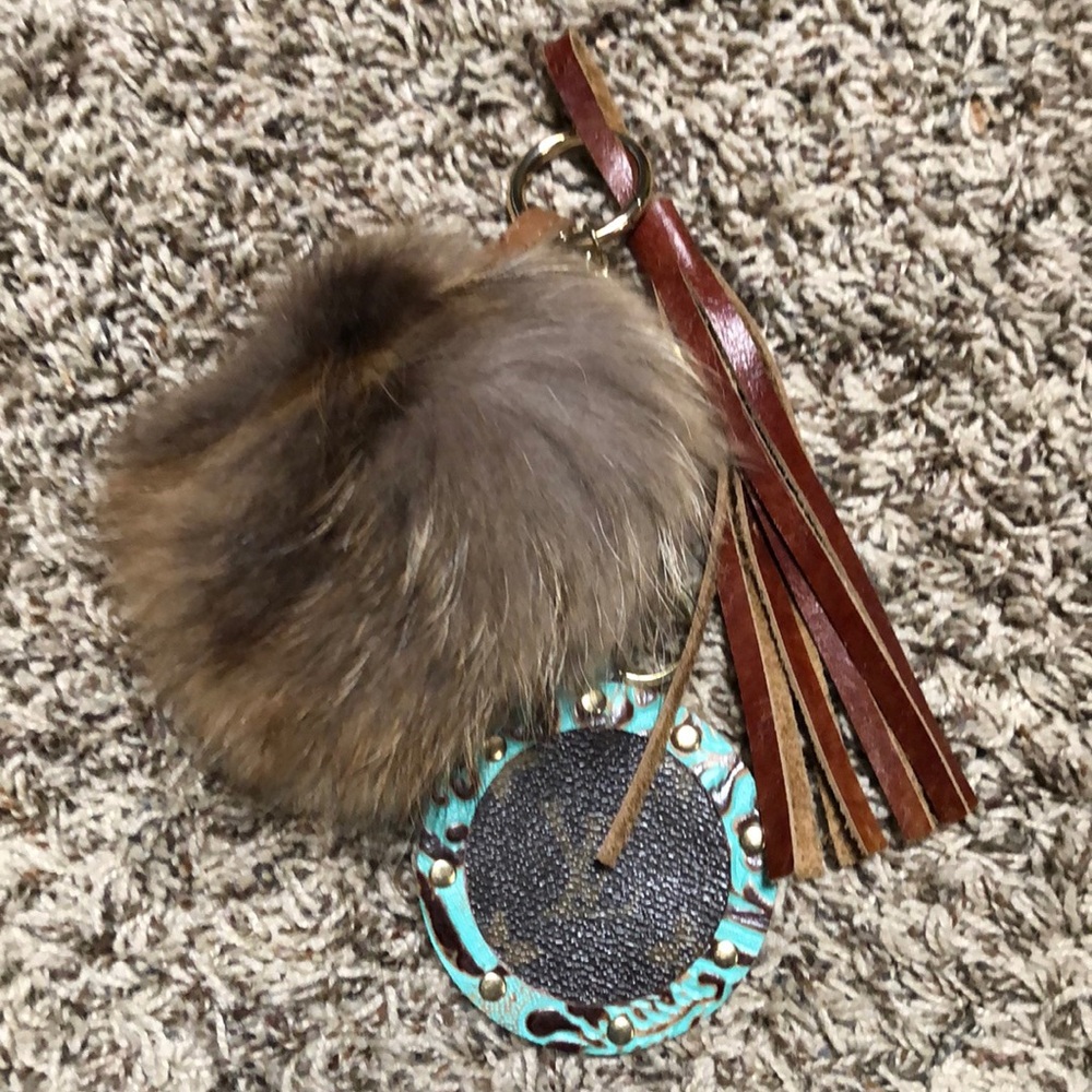 Short fox tail, as an accessory for your purse.